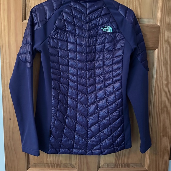 The North Face Thermal Jacket Size Medium - Picture 4 of 5